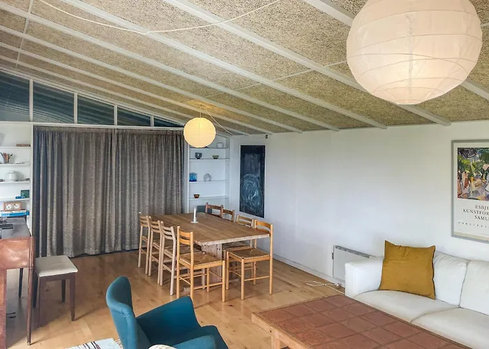 3 Bedroom Cozy In Casa de Férias *